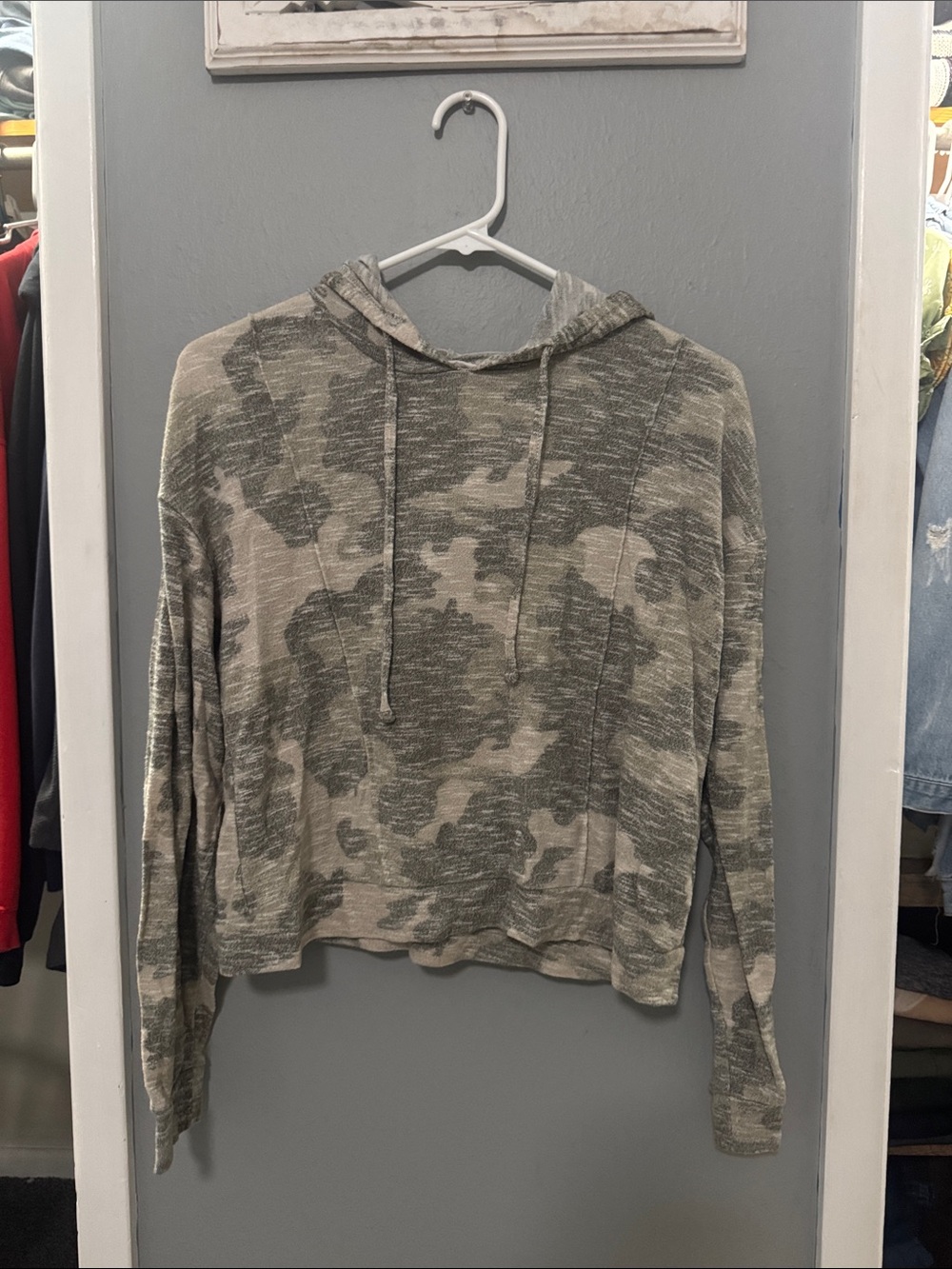 SO Lightweight Camo Hoodie in Gray and Cream